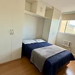 Apto Moderno E Bem Localizado